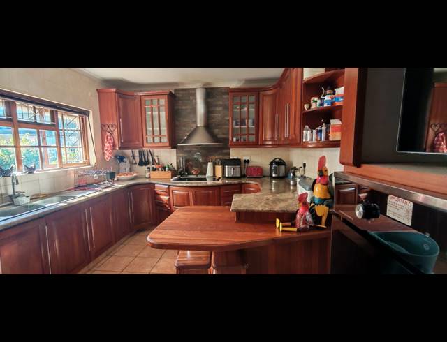 4 BEDROOM HOUSE FOR SALE IN PANORAMA